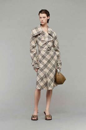 mode zweitlinien drittlinien cruise collection burberry reduzieren|Burberry Resort 2025 Collection .